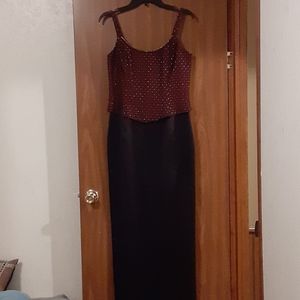 Dress long. ONLY USE ONCE. No alteration.